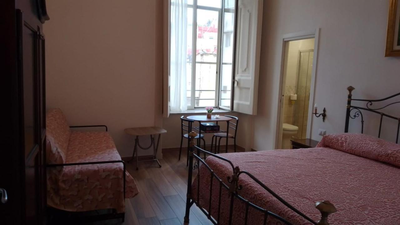 B&B Palazzo Sersale Napoli Nápoles Exterior foto