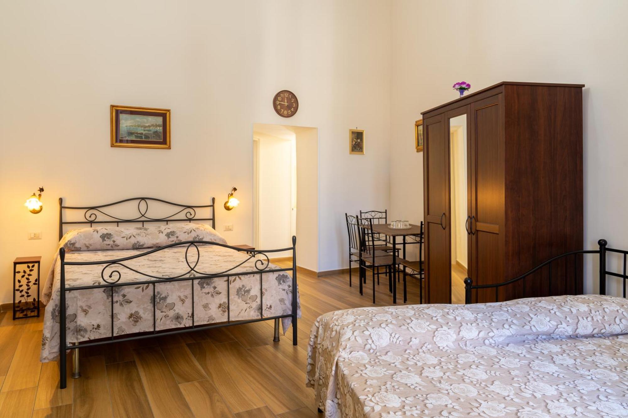 B&B Palazzo Sersale Napoli Nápoles Exterior foto